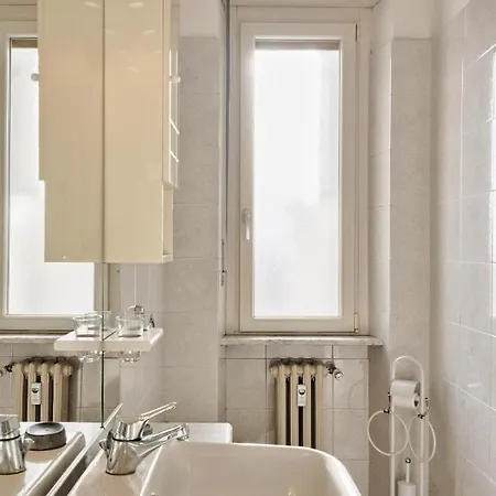 Guesthost - Toc-toc A 10 Min Dall'ospedale Maria Vittoria Apartman