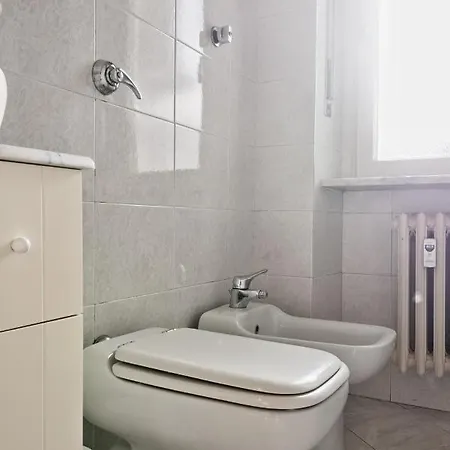 Guesthost - Toc-toc A 10 Min Dall'ospedale Maria Vittoria Apartman