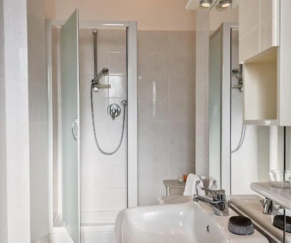 Guesthost - Toc-toc A 10 Min Dall'ospedale Maria Vittoria Apartment